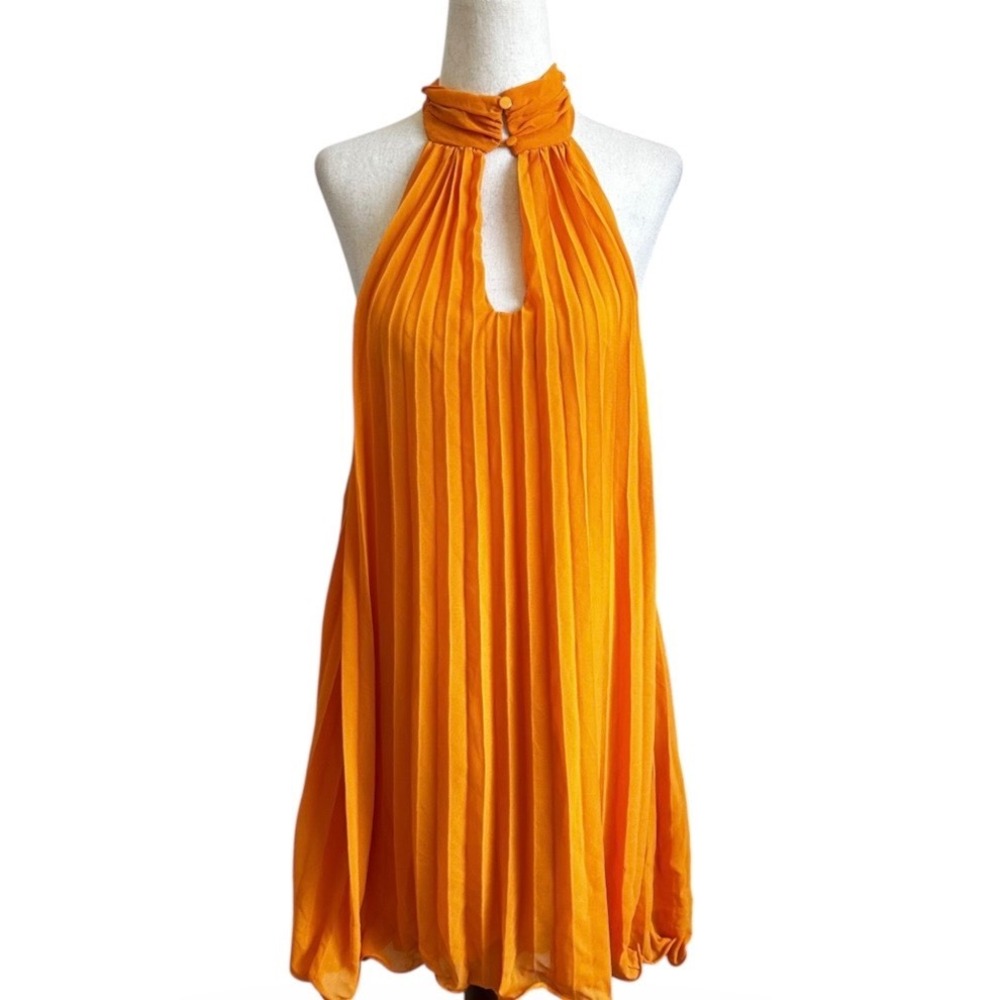 Shein Pleated Halter Mini Dress Size Medium Keyhole Tie Back Trapeze | 0119